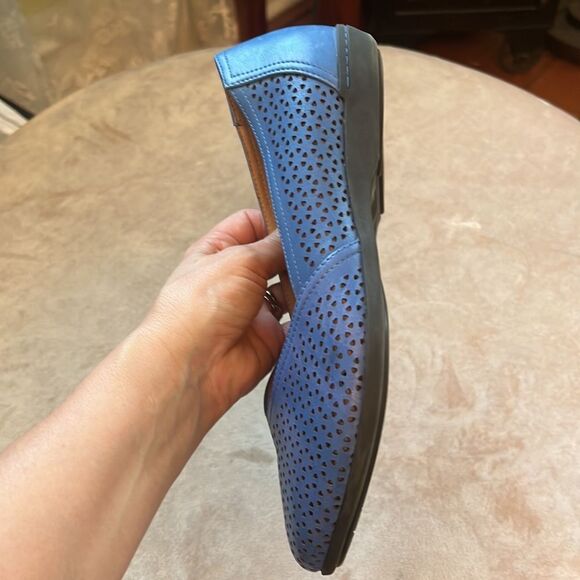 Dansko Sz 39 (8) Blue Perforated Leather Slip On Loafers EUC - Picture 9 of 11